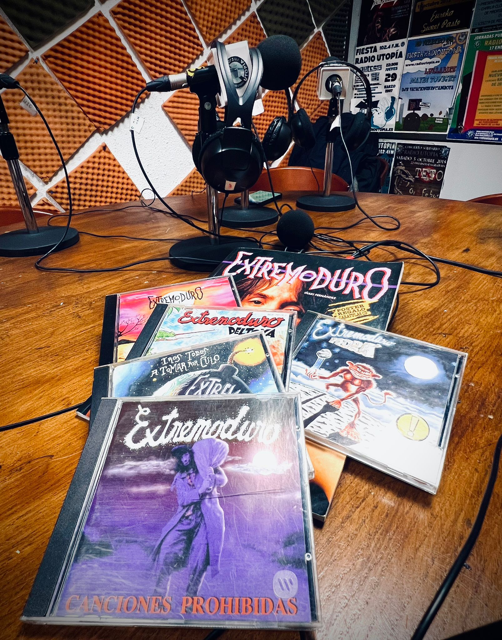 La Pedalera homenajea a Robe Iniesta y Jorge (Ilegal) en Radio Utopía