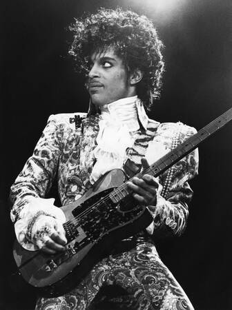 Hoy, Programa Especial dedicado a Prince en Rimas y Acordes.
